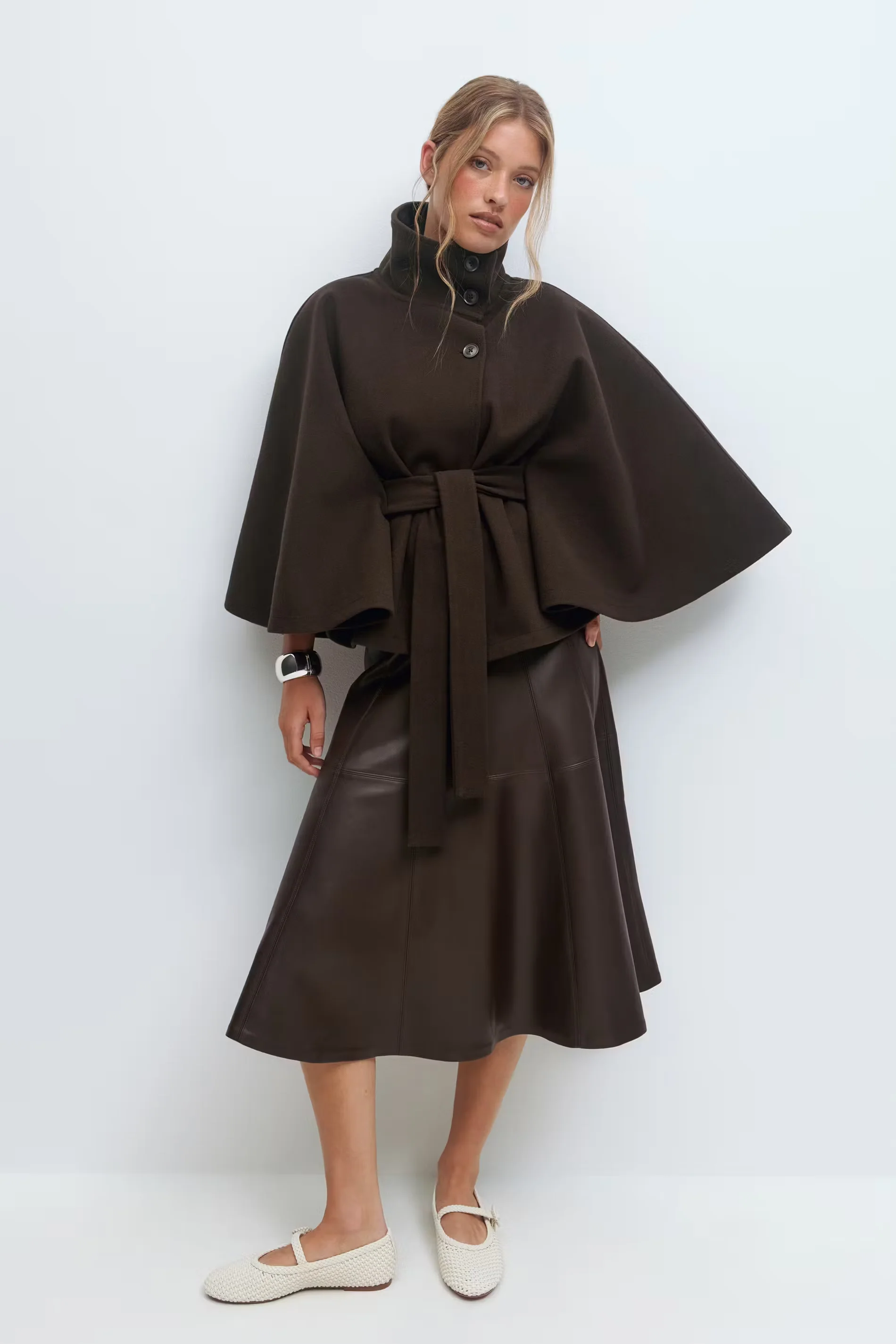 Loreza Capejas | Elegante Damesjas met Ceintuur & Hoge Kraag - Image 15