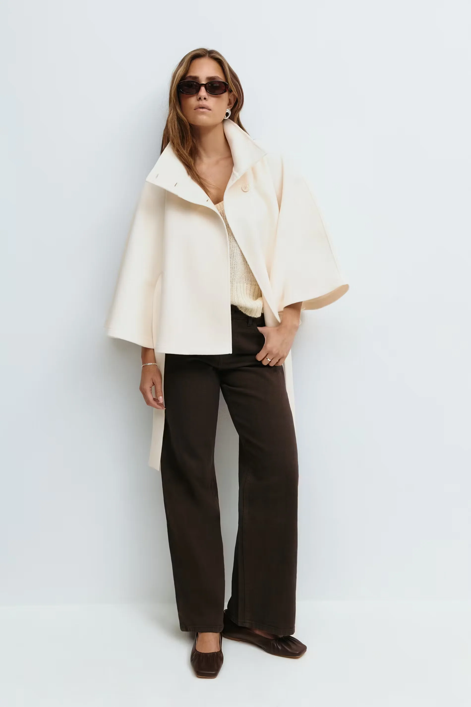 Loreza Capejas | Elegante Damesjas met Ceintuur & Hoge Kraag - Image 3