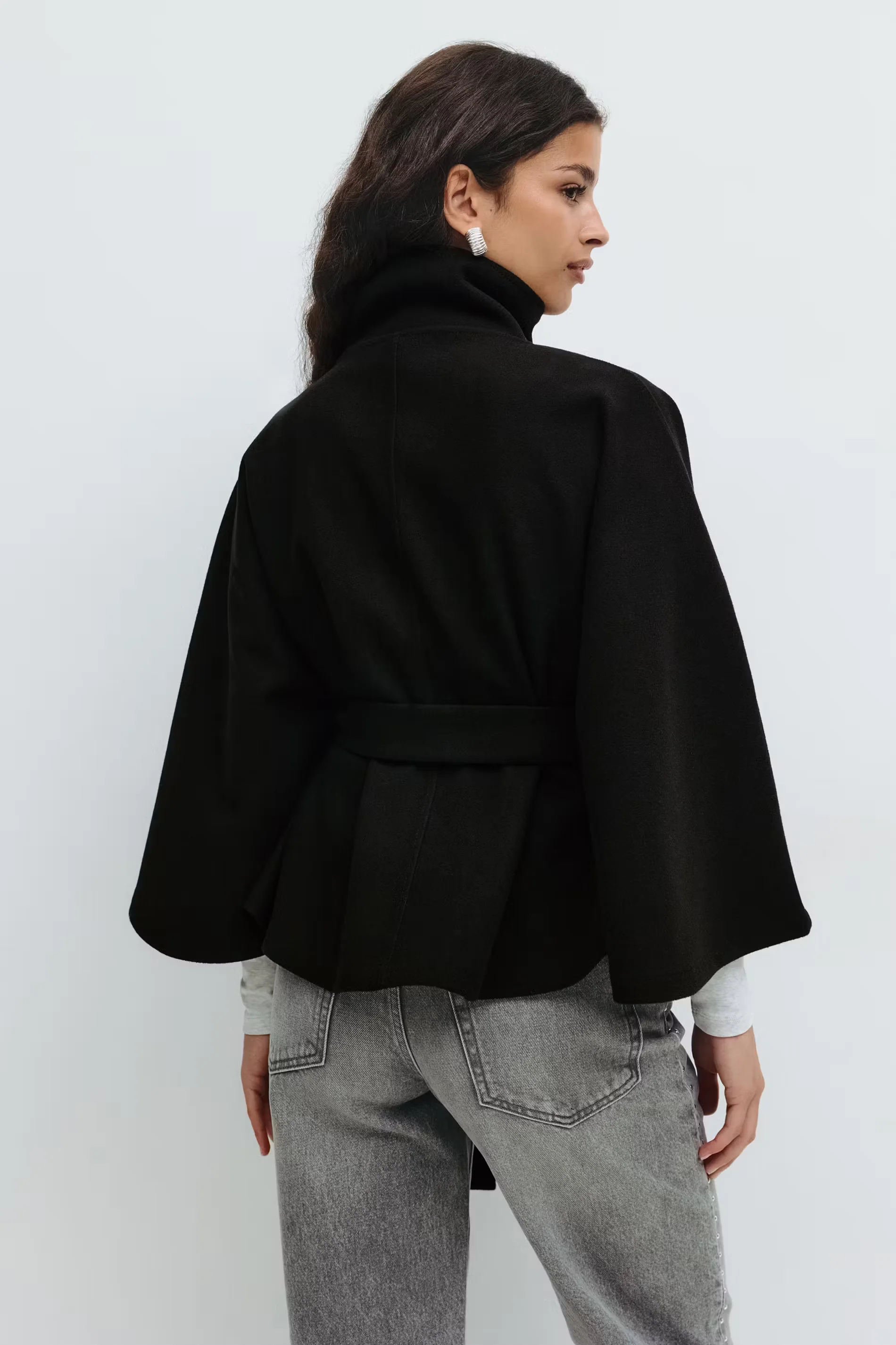 Loreza Capejas | Elegante Damesjas met Ceintuur & Hoge Kraag - Image 5