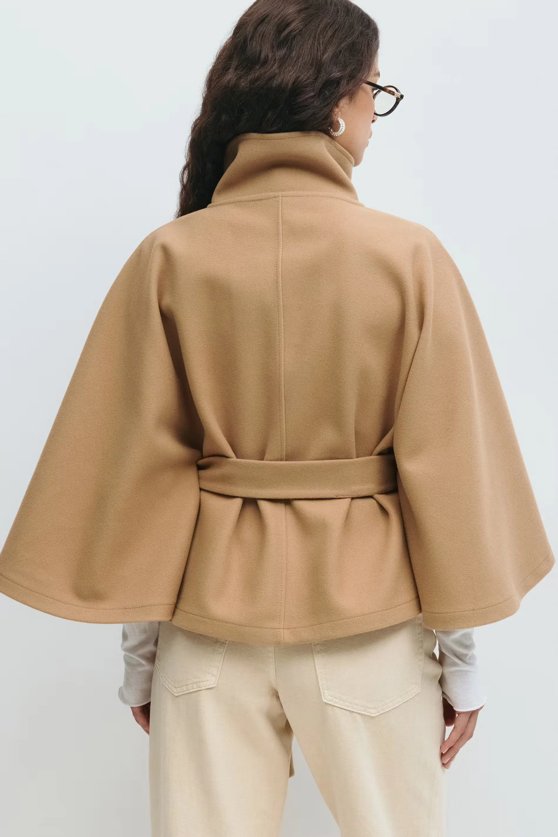Loreza Capejas | Elegante Damesjas met Ceintuur & Hoge Kraag - Image 9